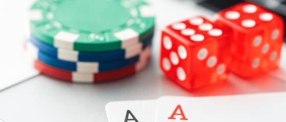 Póquer en línea vs. Póquer estándar: ¿cuál es la diferencia?