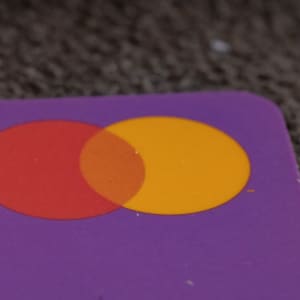 MasterCard vs. Otros Métodos de Pago en Casinos Online